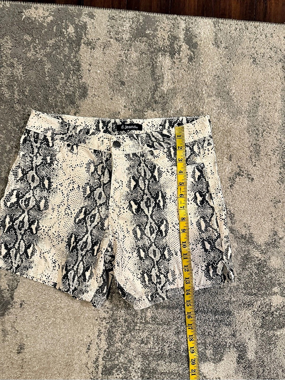 D.Jeans Animal Print  Shorts in White & Black - Picture 3 of 6